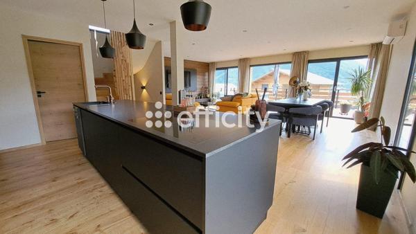 Maison
         5 pièces
        - 190 m² 827 000 € *