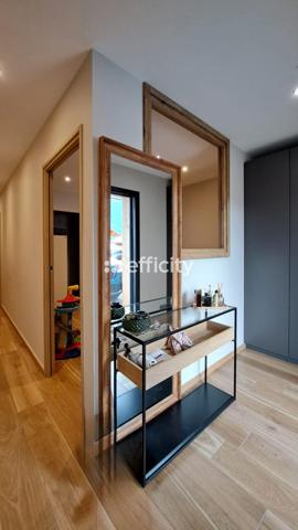 Maison
         5 pièces
        - 190 m² 827 000 € *
