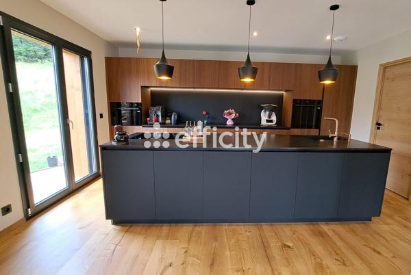 Maison
         5 pièces
        - 190 m² 827 000 € *
