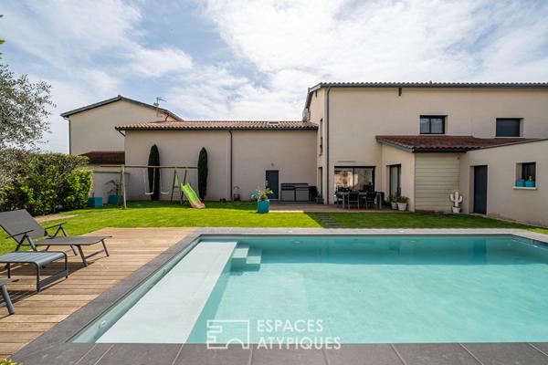 Villa contemporaine sans vis-à-vis avec jardin paysagé et piscine