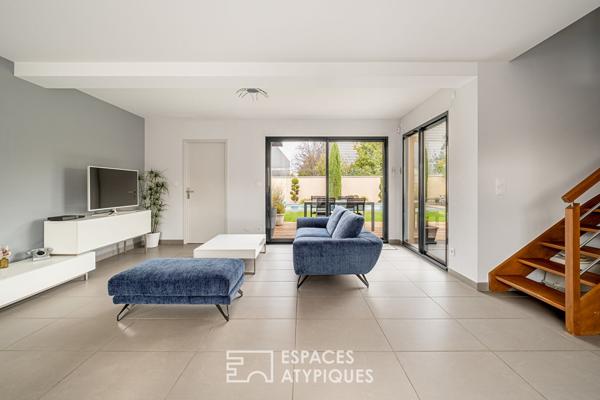 Villa contemporaine sans vis-à-vis avec jardin paysagé et piscine