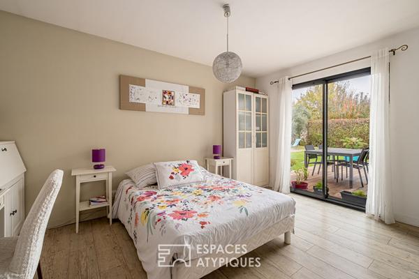 Villa contemporaine sans vis-à-vis avec jardin paysagé et piscine