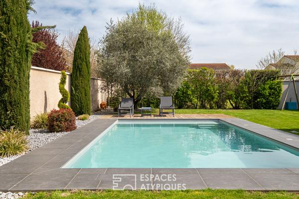 Villa contemporaine sans vis-à-vis avec jardin paysagé et piscine