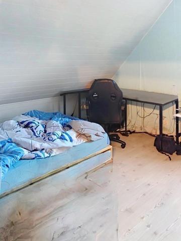 Située dans la commune prisée de LUTTERBACH, charmante maison de 120m² habitables sur un terrain arboré de 608m². Elle comprend un séjour, une cuisine, une chambre, une salle de bain et un WC séparé, un débarras. A l'étage, une salle d'eau avec un WC, quatre chambres. Un sous-sol complet