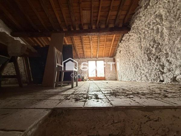 Grange toit refait  assainissement électricité  et eau
