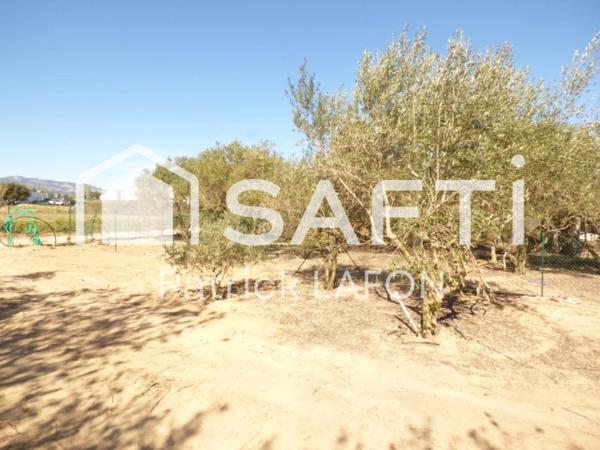 Terrain constructible viabilisé de 458 m²