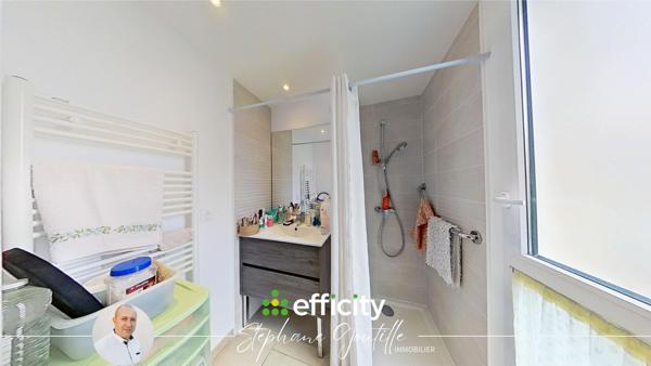 Appartement
         4 pièces
        - 85 m² 250 000 € *
