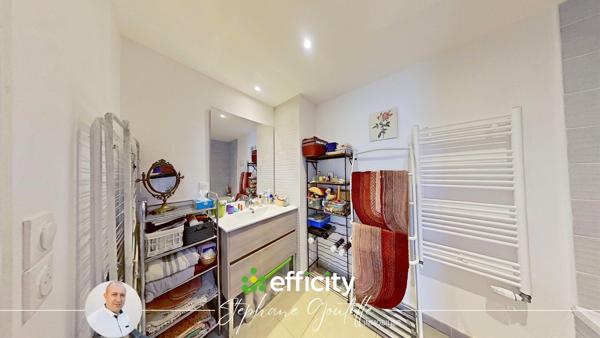 Appartement
         4 pièces
        - 85 m² 250 000 € *