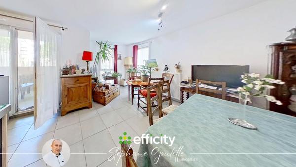 Appartement
         4 pièces
        - 85 m² 250 000 € *