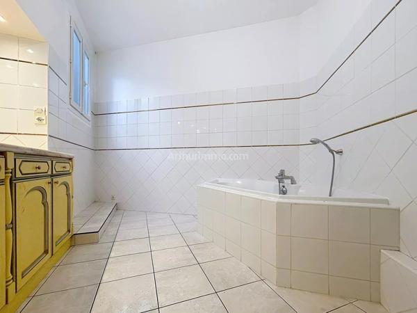 Vente                                                      Appartement
                        
                     5 pièces                      129 m2                     à Reims