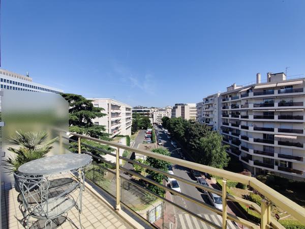 Appartement
         2 pièces
        - 60 m²