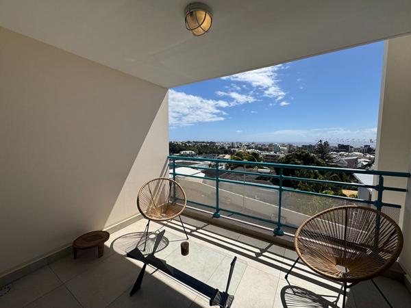 97400 SAINT DENIS A LOUER - Saint-Denis La Providence - Appartement T4 meublé avec 2 chambres donnant vue sur l'océan