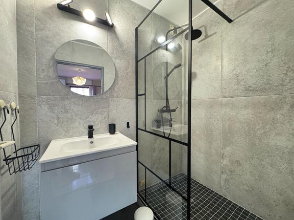 97400 SAINT DENIS A LOUER - Saint-Denis La Providence - Appartement T4 meublé avec 2 chambres donnant vue sur l'océan