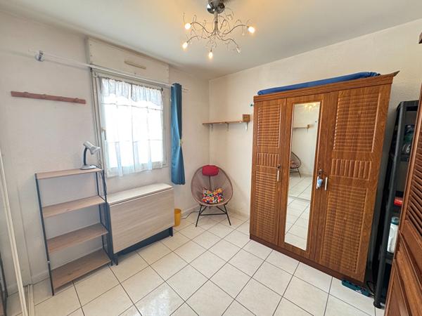 97400 SAINT DENIS A LOUER - Saint-Denis La Providence - Appartement T4 meublé avec 2 chambres donnant vue sur l'océan