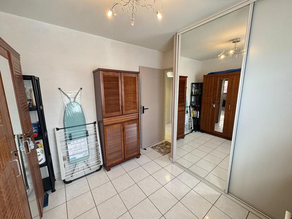 97400 SAINT DENIS A LOUER - Saint-Denis La Providence - Appartement T4 meublé avec 2 chambres donnant vue sur l'océan