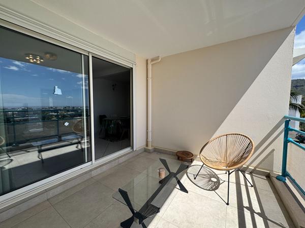 97400 SAINT DENIS A LOUER - Saint-Denis La Providence - Appartement T4 meublé avec 2 chambres donnant vue sur l'océan