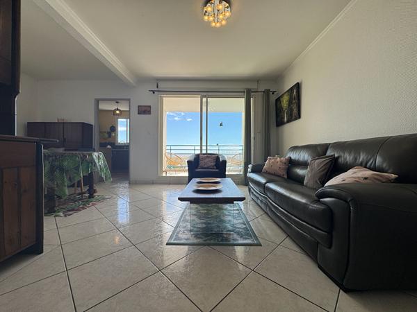 97400 SAINT DENIS A LOUER - Saint-Denis La Providence - Appartement T4 meublé avec 2 chambres donnant vue sur l'océan