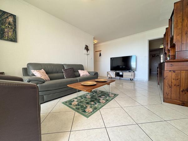 97400 SAINT DENIS A LOUER - Saint-Denis La Providence - Appartement T4 meublé avec 2 chambres donnant vue sur l'océan