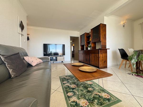 97400 SAINT DENIS A LOUER - Saint-Denis La Providence - Appartement T4 meublé avec 2 chambres donnant vue sur l'océan
