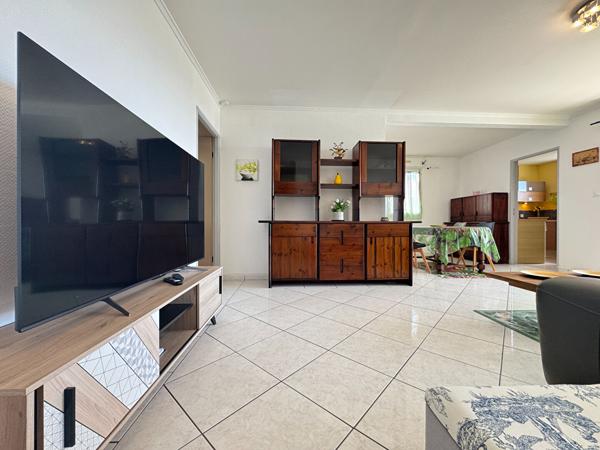 97400 SAINT DENIS A LOUER - Saint-Denis La Providence - Appartement T4 meublé avec 2 chambres donnant vue sur l'océan