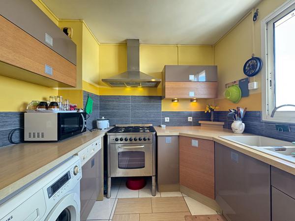 97400 SAINT DENIS A LOUER - Saint-Denis La Providence - Appartement T4 meublé avec 2 chambres donnant vue sur l'océan