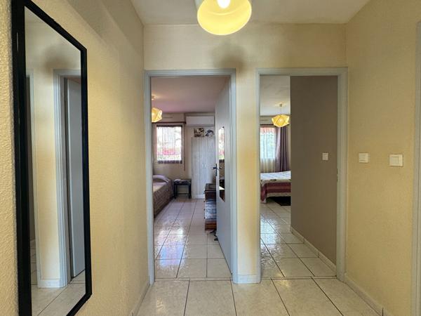 97400 SAINT DENIS A LOUER - Saint-Denis La Providence - Appartement T4 meublé avec 2 chambres donnant vue sur l'océan
