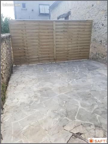 Maison à rénover entièrement, avec terrasse et jardin