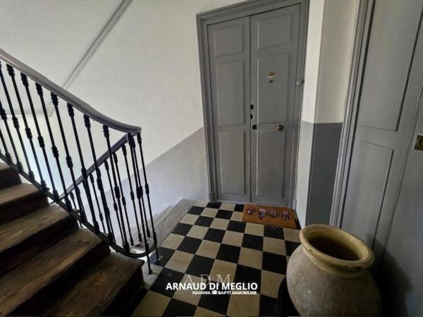 Appartement T4 au dernier étage du magnifique Palazzu Santini