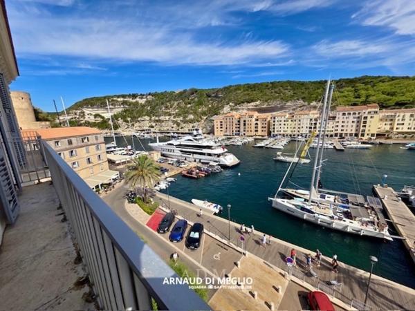 Appartement T4 au dernier étage du magnifique Palazzu Santini