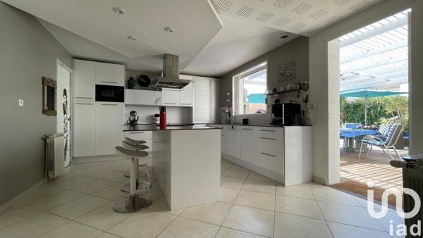 Maison à vendre 8 pièces 154 m² Jonquières-Saint-Vincent