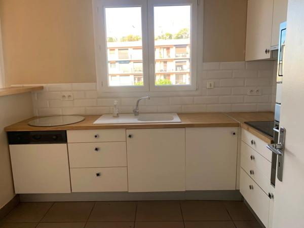 Location                                                      Appartement
                        
                     2 pièces                      51 m2                     à Perpignan