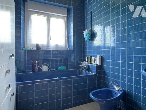 Maison à vendre à RIEC SUR BELON, dans le Finistère 

A 1,3 km d'une école primaire, à1,1 km ...