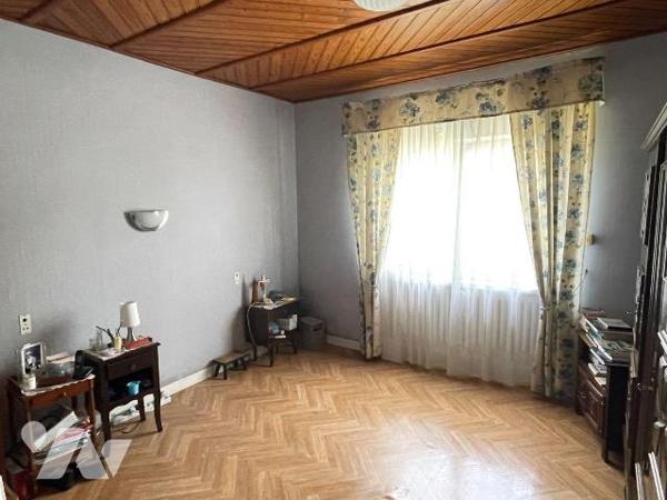 Maison à vendre à RIEC SUR BELON, dans le Finistère 

A 1,3 km d'une école primaire, à1,1 km ...