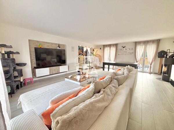 A vendre très belle maison de 210m² utiles sur un beau jardin de 883m² !