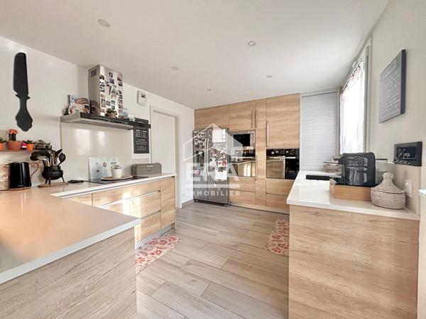 A vendre très belle maison de 210m² utiles sur un beau jardin de 883m² !