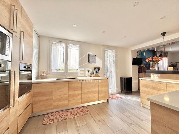 A vendre très belle maison de 210m² utiles sur un beau jardin de 883m² !