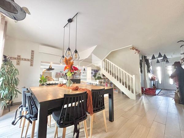 A vendre très belle maison de 210m² utiles sur un beau jardin de 883m² !