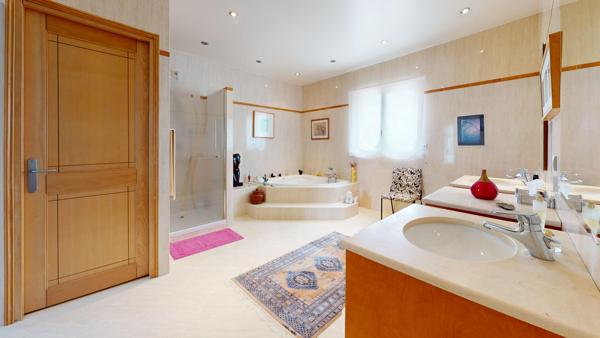 Maison 5 pièce(s) 230 m2