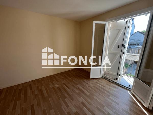 Location Appartement 3 pièces 43.91 m² - 7 PLACE DES MARRONNIERS Blesmes 02400