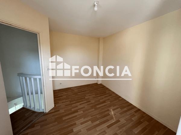 Location Appartement 3 pièces 43.91 m² - 7 PLACE DES MARRONNIERS Blesmes 02400