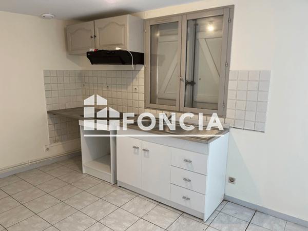 Location Appartement 3 pièces 43.91 m² - 7 PLACE DES MARRONNIERS Blesmes 02400