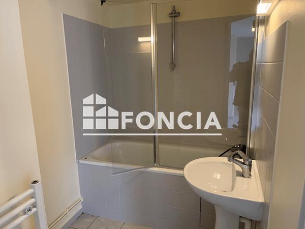 Location Appartement 3 pièces 43.91 m² - 7 PLACE DES MARRONNIERS Blesmes 02400