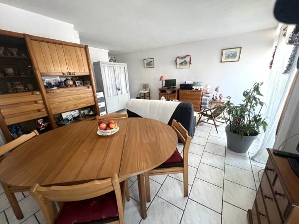 Vente                                                      Appartement
                        
                     3 pièces                      66 m2                     à Perpignan