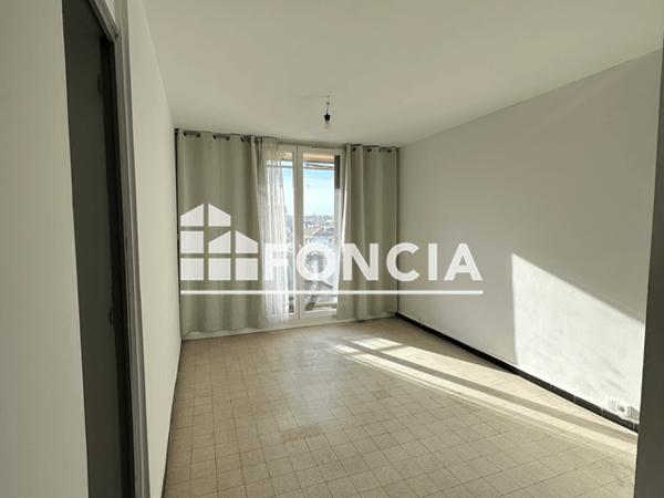 Location Appartement 4 pièces 64.72 m² - RUE DE LA CASSINE Toulon 83200