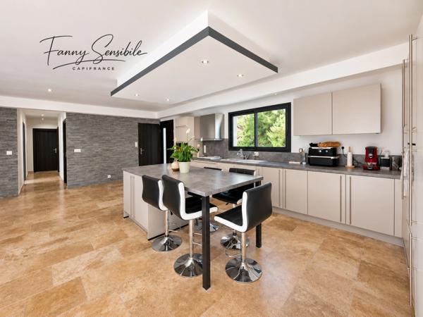 MAISON CONTEMPORAINE 140 M² – 4 CHAMBRES – PISCINE – TERRAIN 2 000 M² – GRAND GARAGE