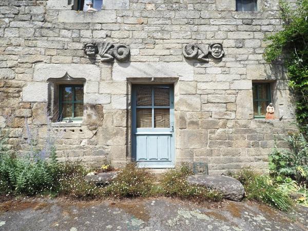 Grande demeure 17ème siècle 9 chambres avec jardin bucolique abrité des regards