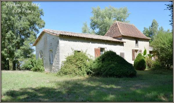 Maison de charme avec piscine à Saint-Nexans, France