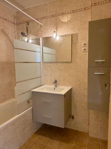 Grand 3 pièces lumineux 72.17m² avec balcon 1790€ CC - RER A -St Maur Créteil