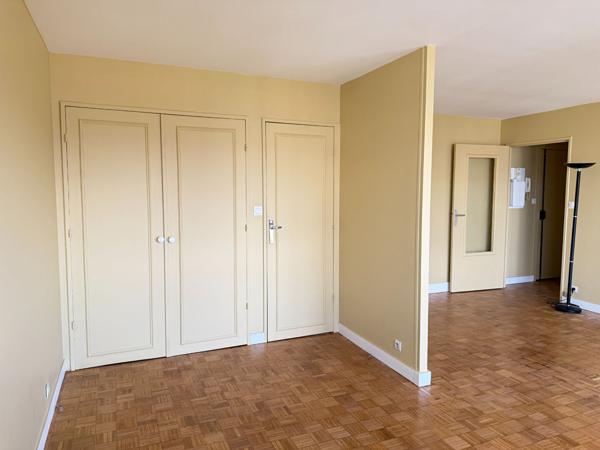 Grand 3 pièces lumineux 72.17m² avec balcon 1790€ CC - RER A -St Maur Créteil