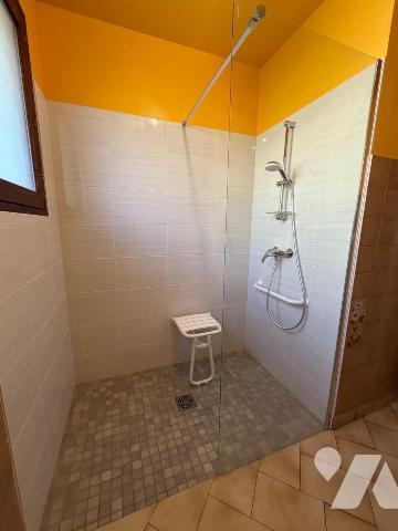 Située sur les hauteurs de Culoz, la maison bénéficie d'un environnement calme et verdoyant, au...